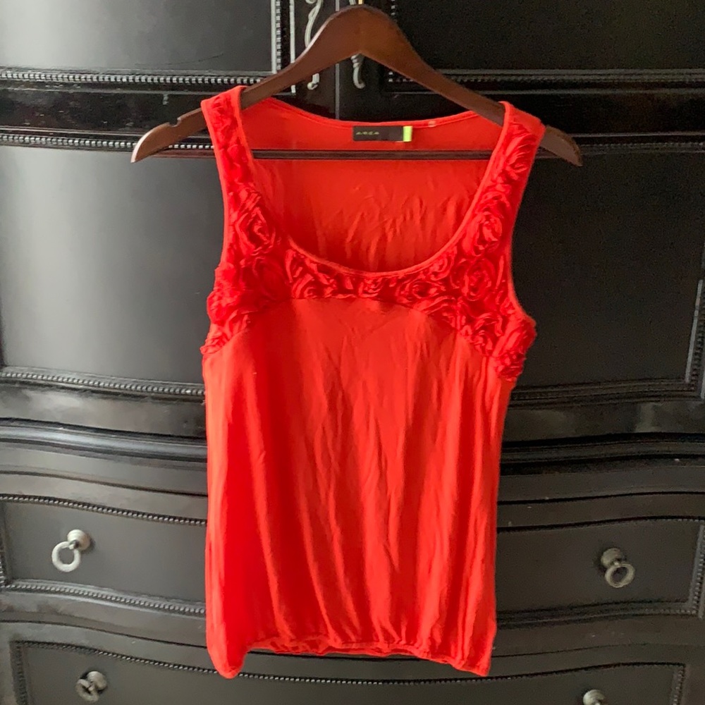 Beautiful tank with rosette detail
